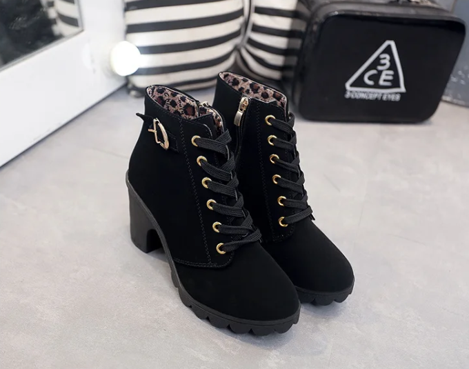 MONTANA – Stivaletti con Tacco e Fibbia